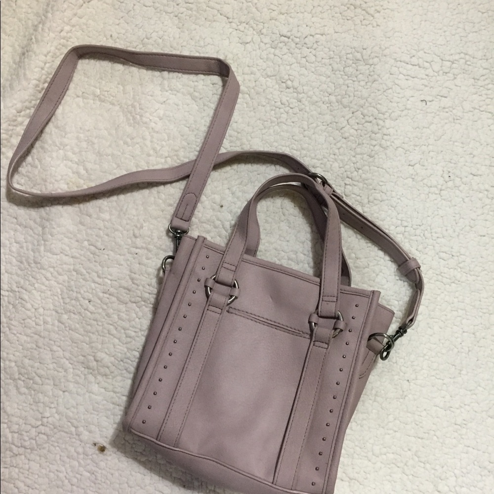 Universal thread small-med size purse.